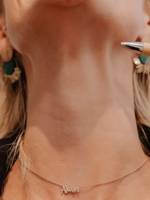Nefertiti halslift